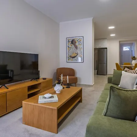 Stylish 2br Retreat In By Lovelystay Appartement Lissabon