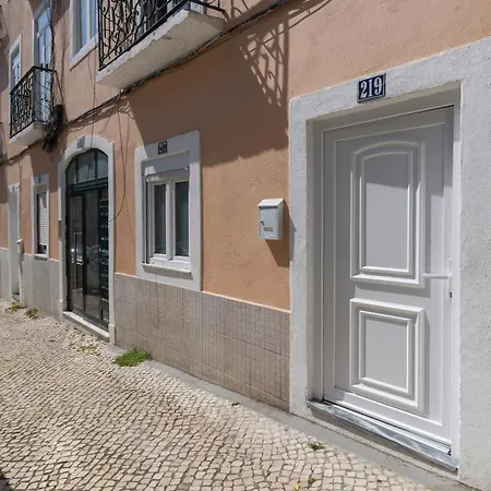 شقة Stylish 2br Retreat In By Lovelystay Lisboa